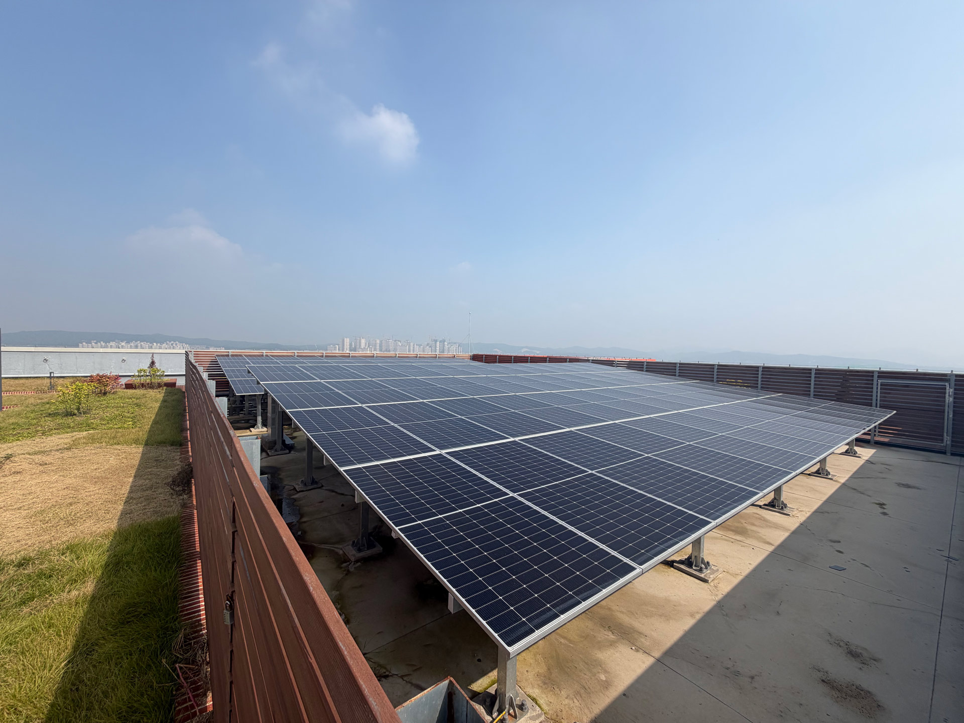 태양광 패널 - 동측